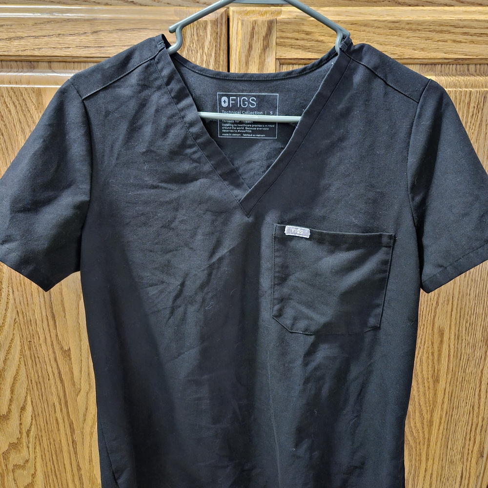 Figs Black V-Neck Women's Top 1 Pocket